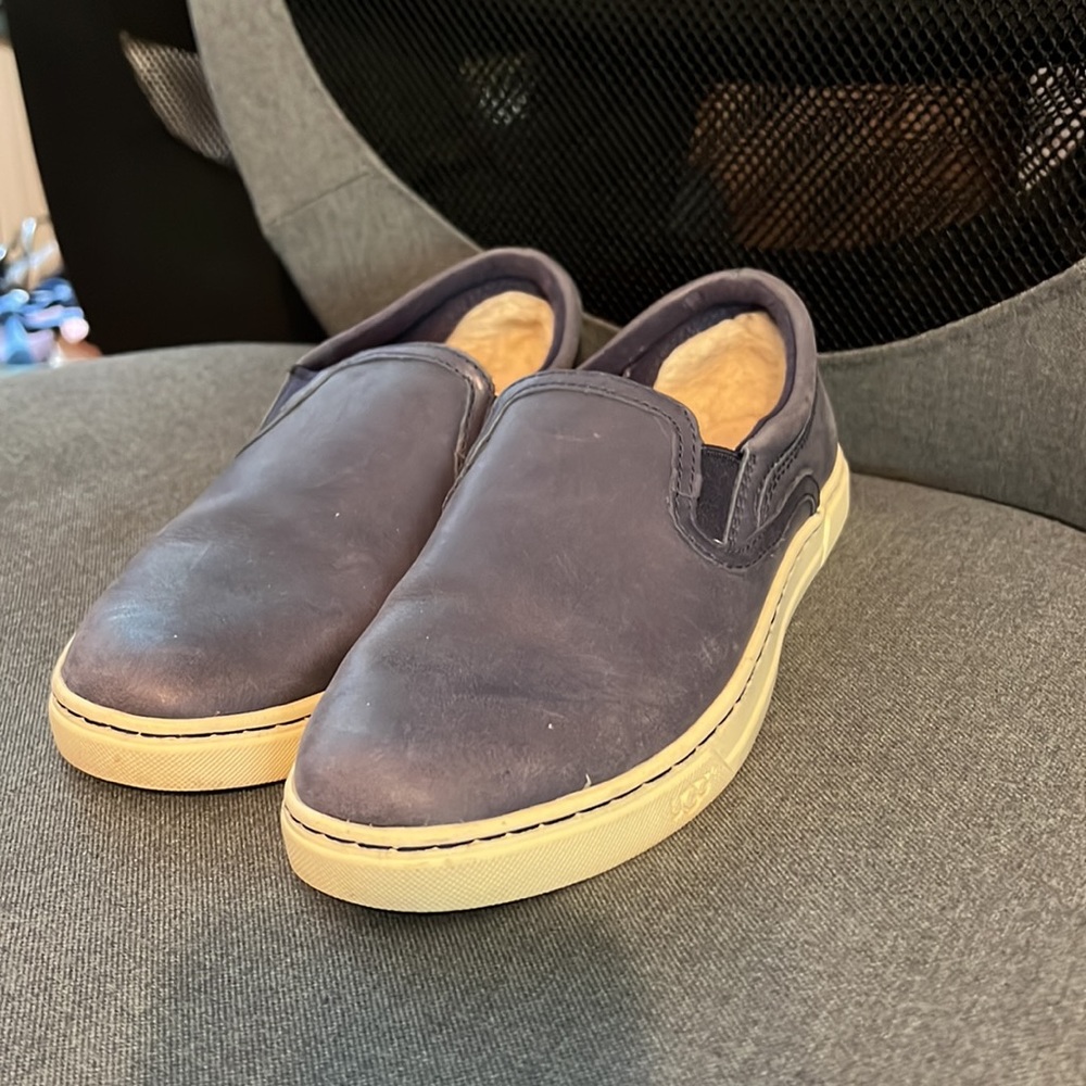Ugg slip on shoes Size 5.5 - Picture 2 of 6